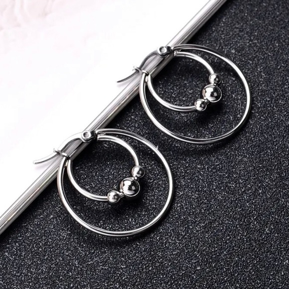 ⚜️𝟯𝟬%𝗢𝗙𝗙 𝗯𝘂𝗻𝗱𝗹𝗲𝘀 𝟯+⚜️ NEW Concentric Stainless Steel Hoop Earrings - Picture 9 of 11